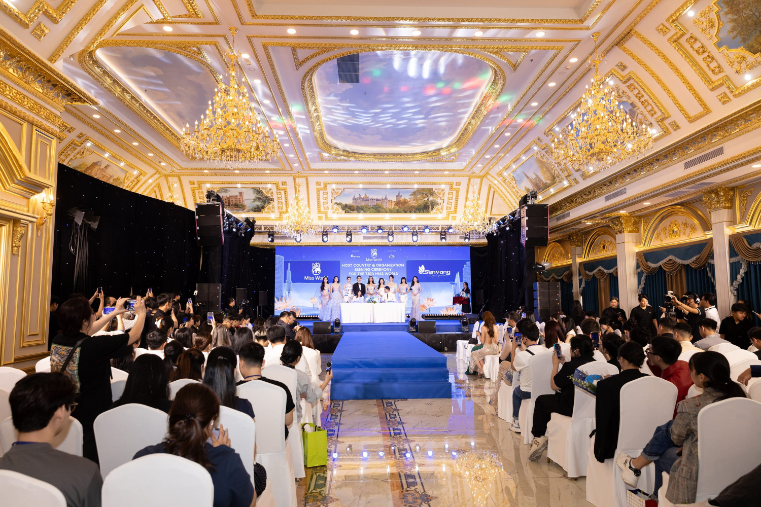 LA CROWN BALLROOM