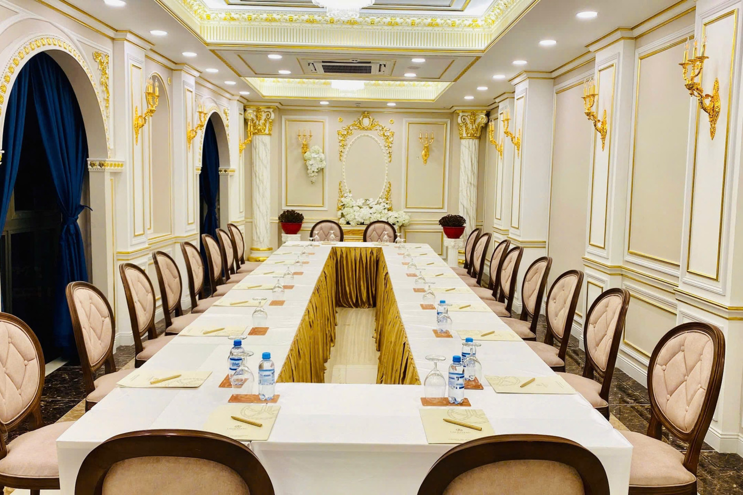 KING & QUEEN MEETING ROOMS