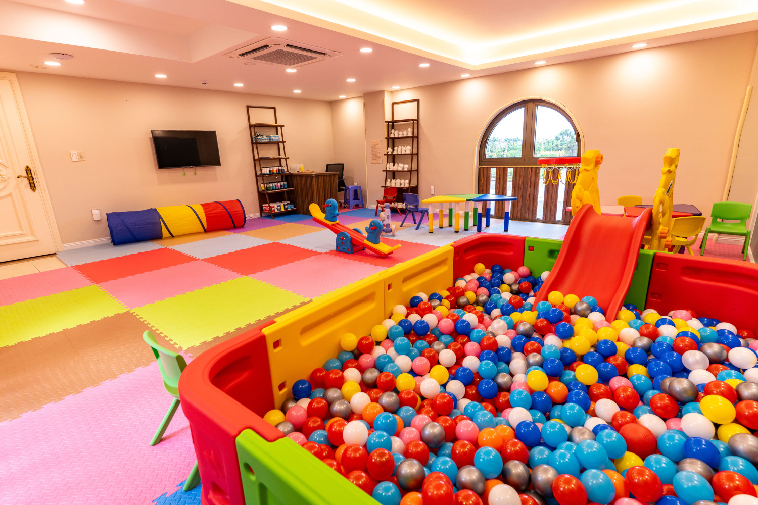 KIDS CLUB